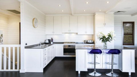 A Grand Beach Retreat - New Castle Holiday 3