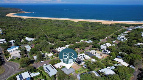 A Grand Beach Retreat - New Castle Holiday 1