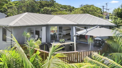 A Grand Beach Retreat - New Castle Holiday 0