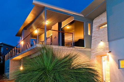 A La Plage Beach House - New Castle Holiday 0