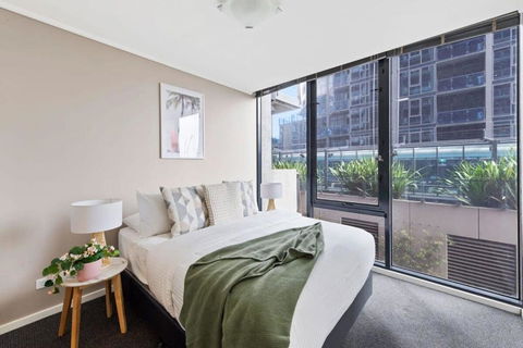 A Large 2BR Apt Near Crown Sleeps 8 FREE Parking - New Castle Holiday 1