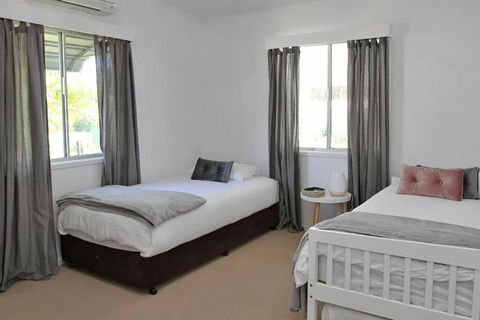 A LITTLE GREY SHACK - New Castle Holiday 3