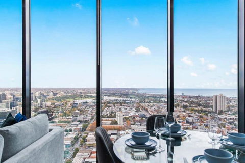 A Lux 2BR Apt With Panoramic Views, FREE Parking - New Castle Holiday 4