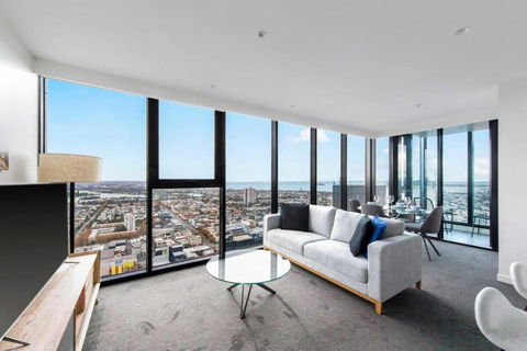 A Lux 2BR Apt With Panoramic Views, FREE Parking - New Castle Holiday 0