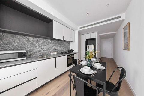 A Lux & Modern Apt Next To Southern Cross Station - New Castle Holiday 0