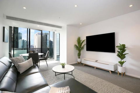 A Modern 2BR Apt With City Views FREE Parking - New Castle Holiday 0