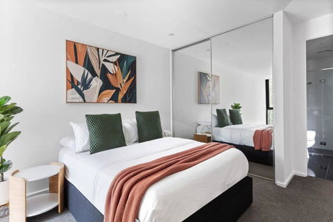 A Modern 2BR Apt With City Views FREE Parking - New Castle Holiday 2