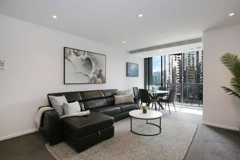 A Modern 2BR Apt With City Views FREE Parking - New Castle Holiday 4