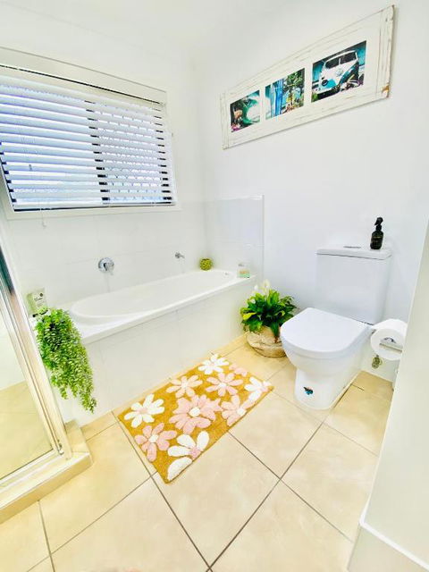 A Peaceful Private Home Away From Home In Pacific Pines - New Castle Holiday 4