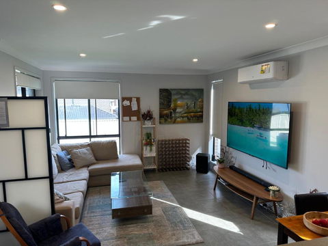A Private Ensuite With AC And TV - New Castle Holiday 2