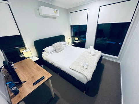 A Private Ensuite With AC And TV - New Castle Holiday 4