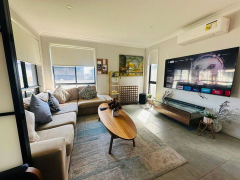 A Private Ensuite With AC And TV - New Castle Holiday 1