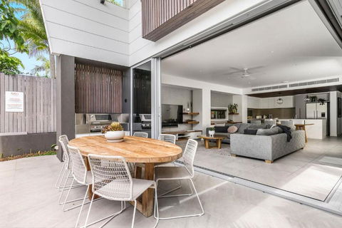 A Perfect Stay - KoKos Beach House 2 - New Castle Holiday 3