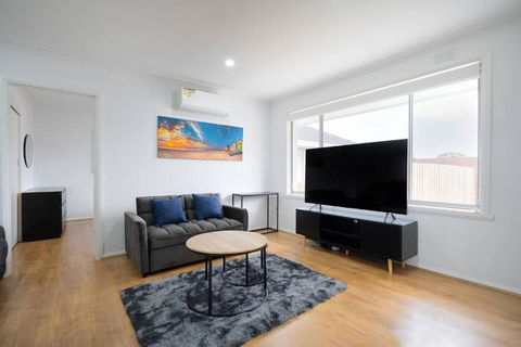 A Private Hideaway With Large Backyard And CarParks - New Castle Holiday 1