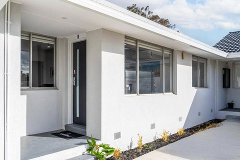 A Private Hideaway With Large Backyard And CarParks - New Castle Holiday 2