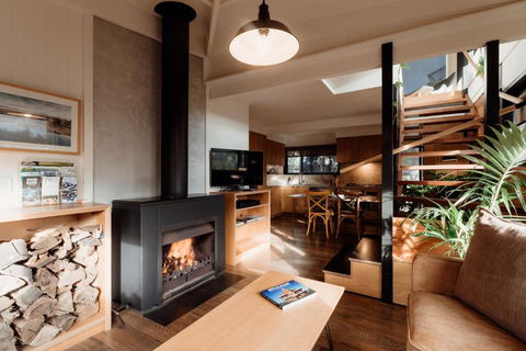 A Stylish And Unique Retreat At Surf Beach - New Castle Holiday 2