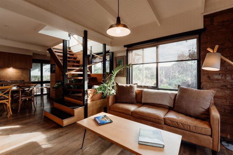 A Stylish And Unique Retreat At Surf Beach - New Castle Holiday 1