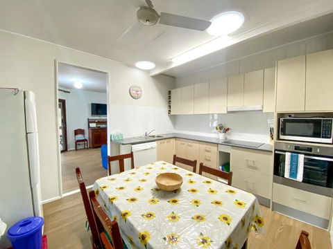A Yearenda - Water Views -3BR - Steps To The Beach - New Castle Holiday 4