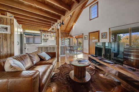 Aarlaur 2 - Charming 2BR Rustic Home L Bath L Fire Pit L WiFi L Air-Con - New Castle Holiday 0
