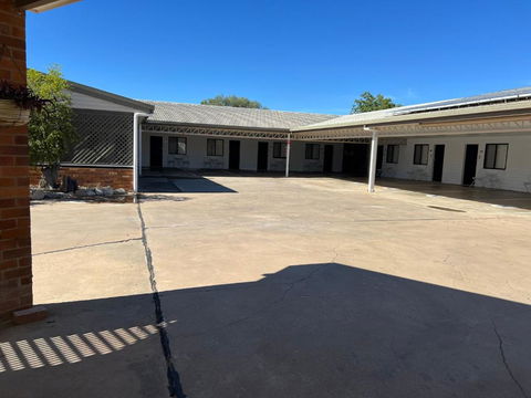 Abajaz Motel-Centrally Located-Shaded Parking - New Castle Holiday 4