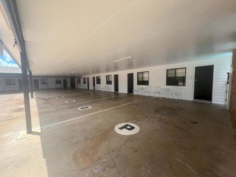 Abajaz Motel-Centrally Located-Shaded Parking - New Castle Holiday 3