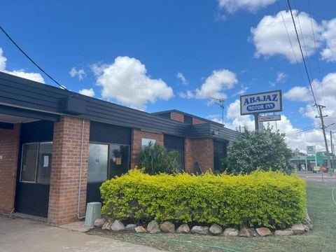 Abajaz Motel-Centrally Located-Shaded Parking - New Castle Holiday 1