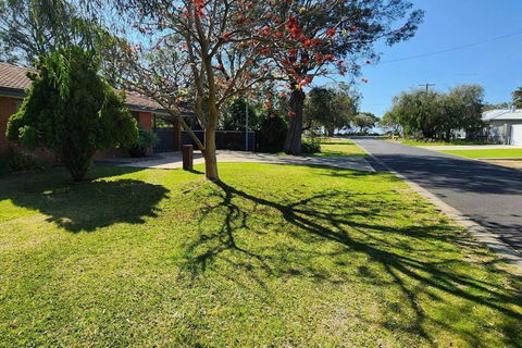 Abbey Beach Cottage - New Castle Holiday 2