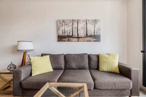 Abbotsford Short Stay Luxury Style & Location - New Castle Holiday 4
