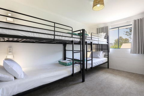 Abode Mooloolaba, Backpackers & Motel Rooms - New Castle Holiday 2