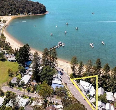 Absolute Beach Front House Panoramic Views - New Castle Holiday 0