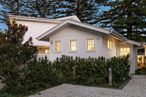 Absolute Beach Front House Panoramic Views - New Castle Holiday 2