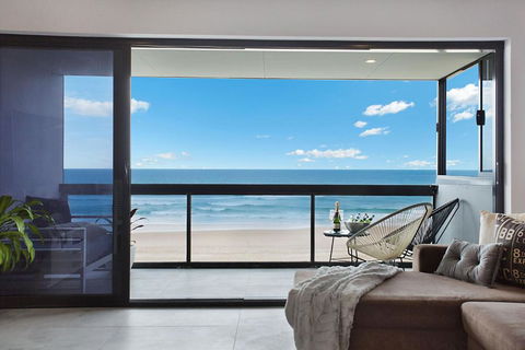 Absolute Beach Front Renovated 3 Bdrm 2 Bath App - New Castle Holiday 0