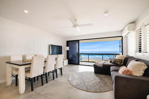 Absolute Beach Front Renovated 3 Bdrm 2 Bath App - New Castle Holiday 4