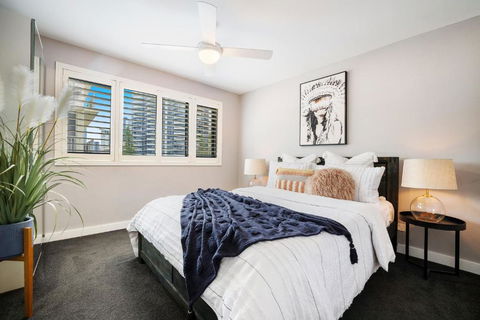 Absolute Beach Front Renovated 3 Bdrm 2 Bath App - New Castle Holiday 3