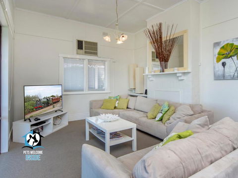 Absolute Beachfront 3BR 2BA Home W/ Beach Track - New Castle Holiday 2