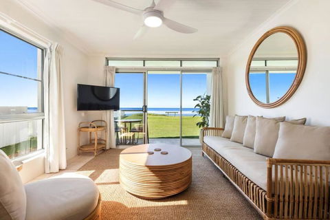 Absolute Beachfront Apartment 11B - New Castle Holiday 0