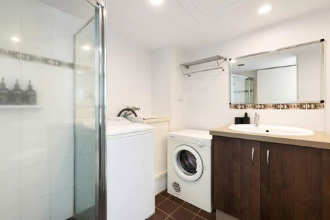 Absolute Beachfront Apartment 11B - New Castle Holiday 4