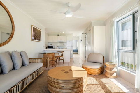 Absolute Beachfront Apartment 11B - New Castle Holiday 2