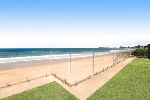 Absolute Beachfront Luxury In Narrabeen - New Castle Holiday 1