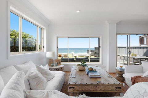 Absolute Beachfront Luxury In Narrabeen - New Castle Holiday 3