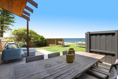 Absolute Beachfront Luxury In Narrabeen - New Castle Holiday 2