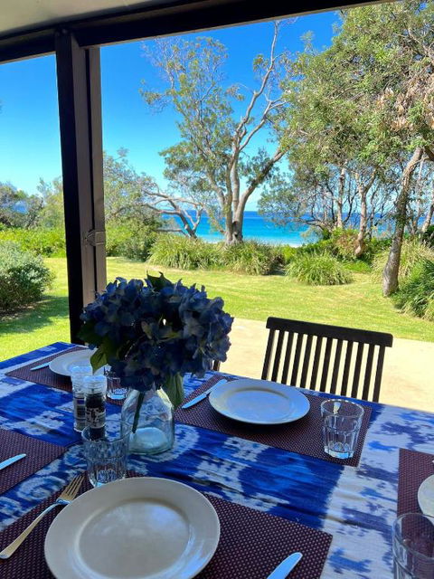 Absolute Beachfront Mollymook - New Castle Holiday 3