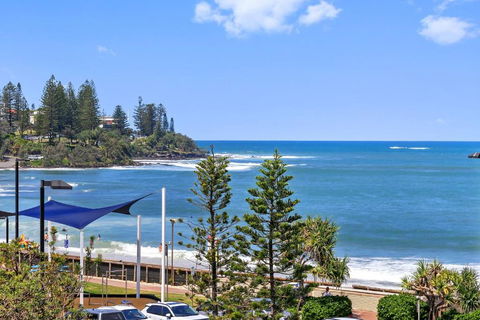 Absolute Beachfront Rolling Surf Resort - New Castle Holiday 0