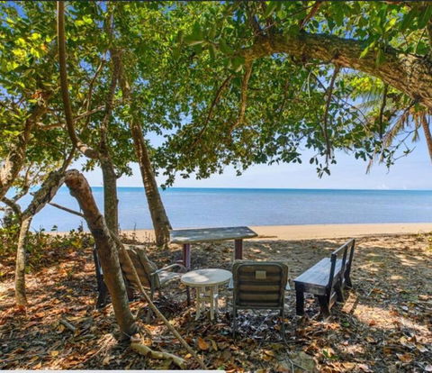 Absolute Beachfront WongaBelle- Pet Friendly - New Castle Holiday 1