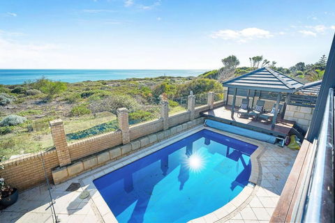 Absolute Oceanfront Retreat - New Castle Holiday 1