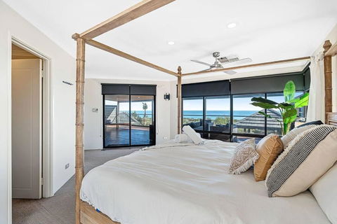 Absolute Oceanfront Retreat - New Castle Holiday 4