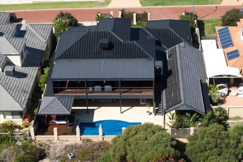Absolute Oceanfront Retreat - New Castle Holiday 2