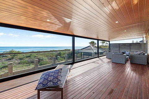 Absolute Oceanfront Retreat - New Castle Holiday 3