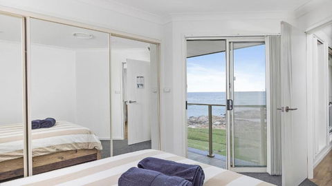 Absolute Waterfront Anna Bay - New Castle Holiday 4