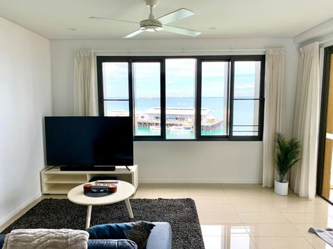 Absolute Waterfront - Tropical Oasis Over The Water - New Castle Holiday 2
